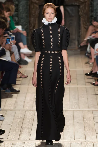 Look 9